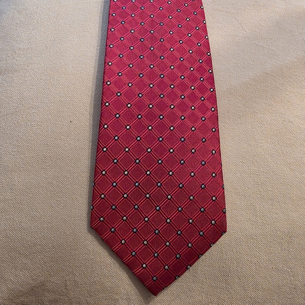 Izod Silk Tie Red Giometric Pattern